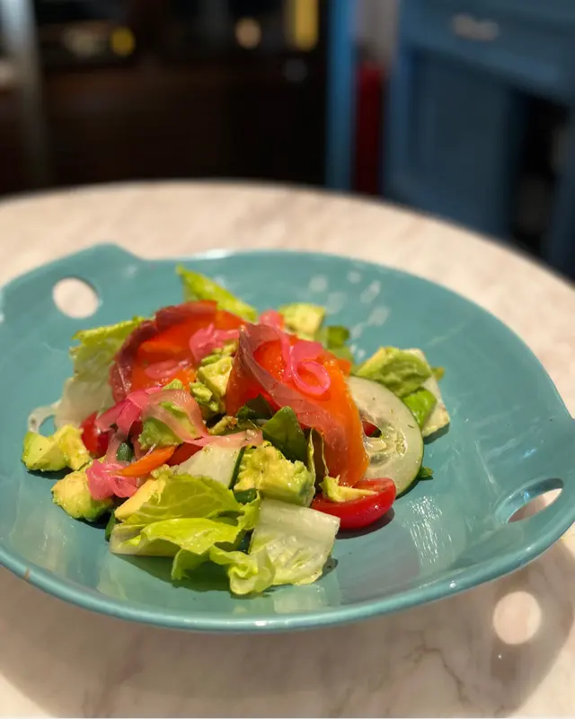 Smoked salmon w/ avocado, cucumber, fennel & citrus dressing