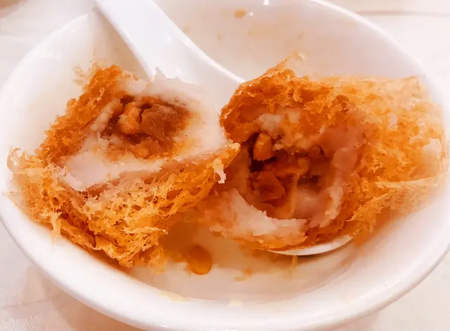 芋泥加入蝦米.鹹鹹.香香.蜂巢鬆脆.但比較細個啲.味道好食.👍😋😋😋