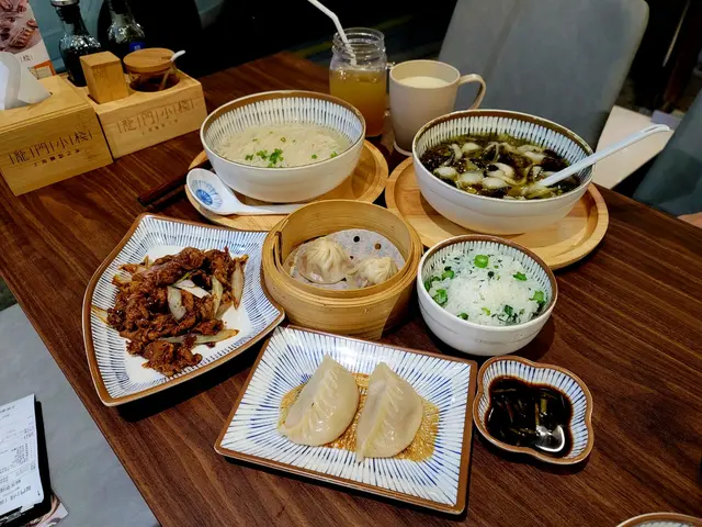套餐包括涼菜+小炒+飲品