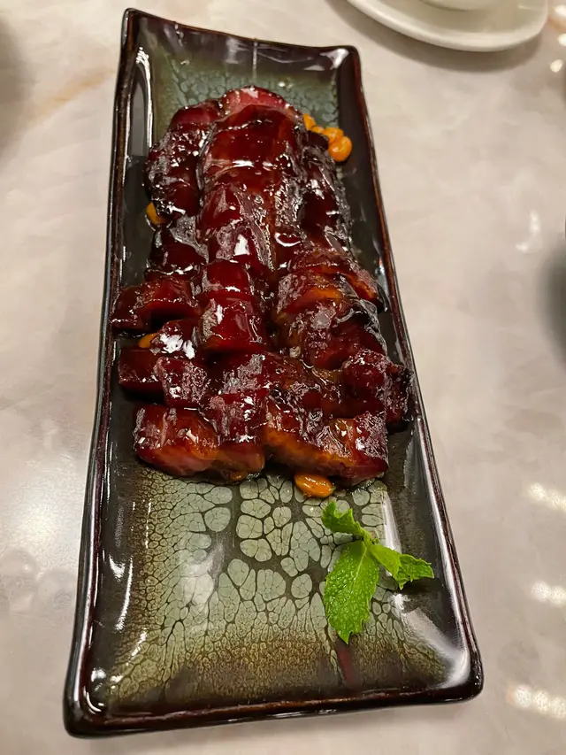二人餐嘅主菜之一，估唔到上海菜都有叉燒食，仲好好味😋