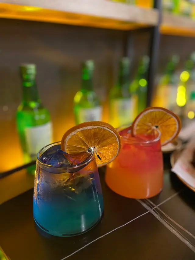 藍柑橘白桃梳打特飲、西柚梳打特飲