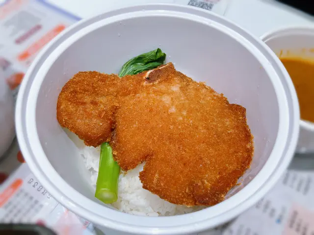 咖哩吉列厚切豬扒飯