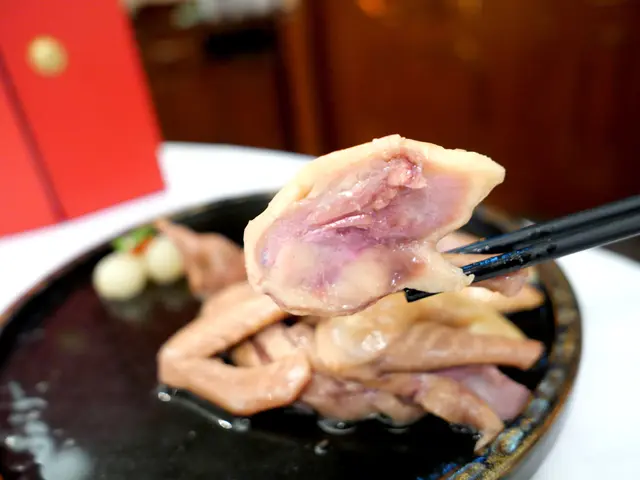 花雕桂圓慢煮乳鴿