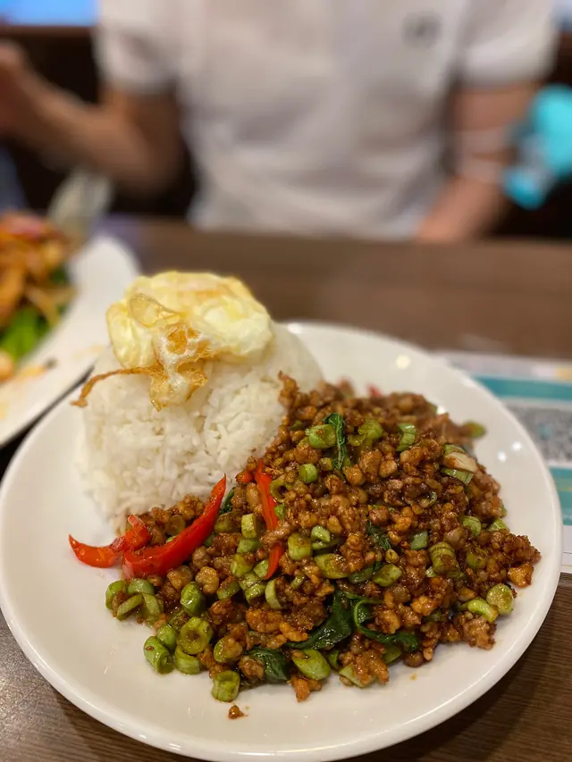 香辣肉碎煎蛋飯