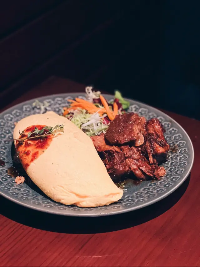 日式紅酒燉牛肉蛋包飯