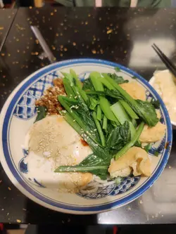 雲南豆花撈米線微辣+菜芯、豆卜、腐皮