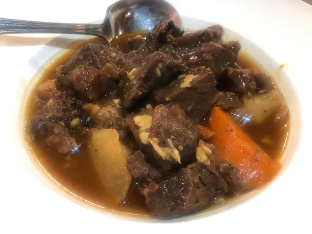 韓泡汁煮牛面肉配雙色蘿蔔