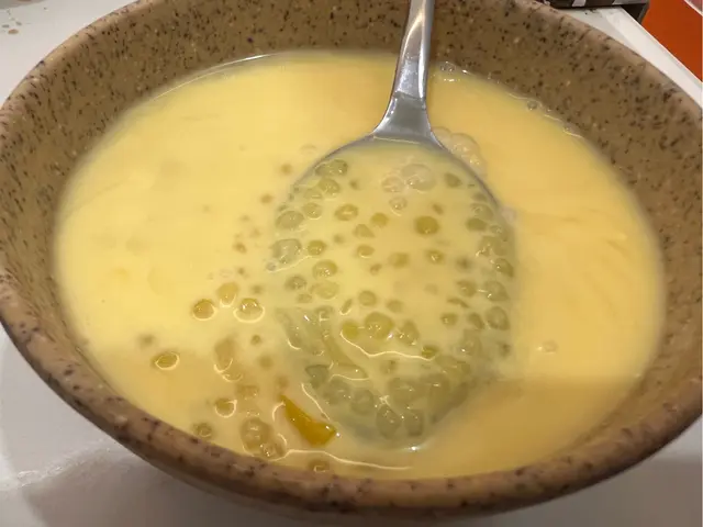 有不少芒果肉、西米及爆珠,鮮甜味美