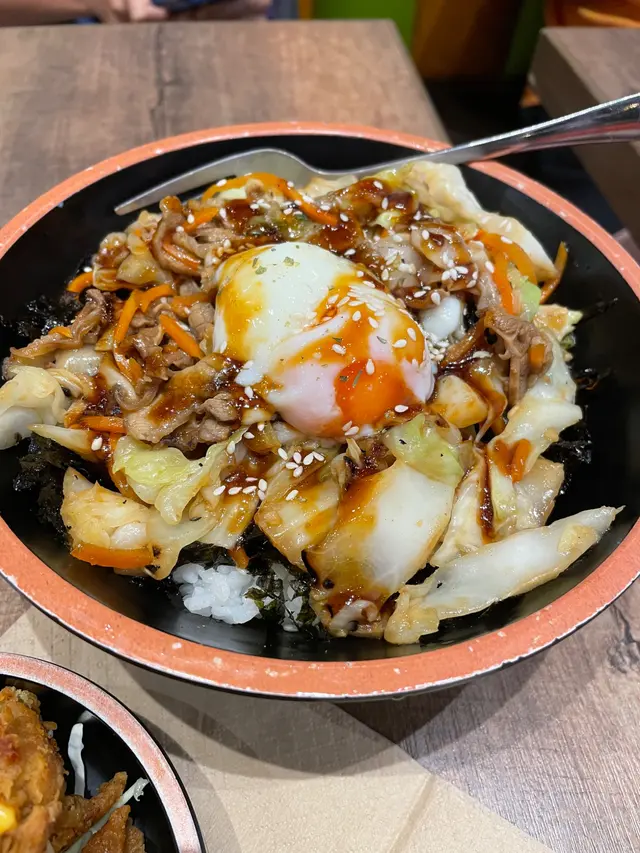 汁燒牛肉溫泉蛋拌飯