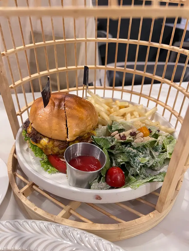 安格斯沙爹牛肉片漢堡