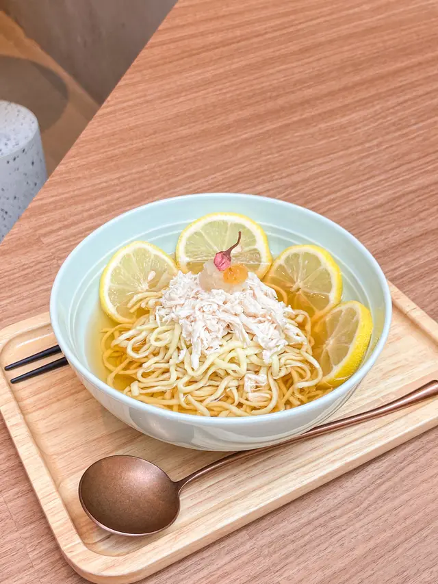 鹽漬櫻花雞絲·檸檬涼麵