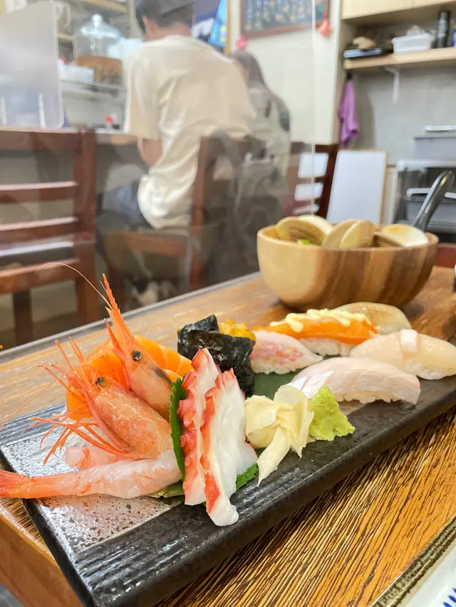 六貫目配三色刺身定食