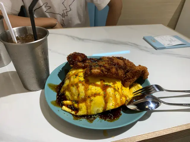 吉列豬扒蛋包飯（照燒汁）