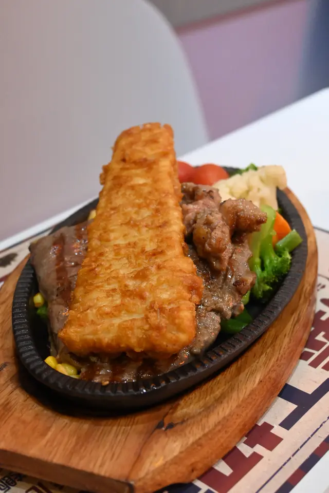 炸鱈魚拼雪花牛肩扒