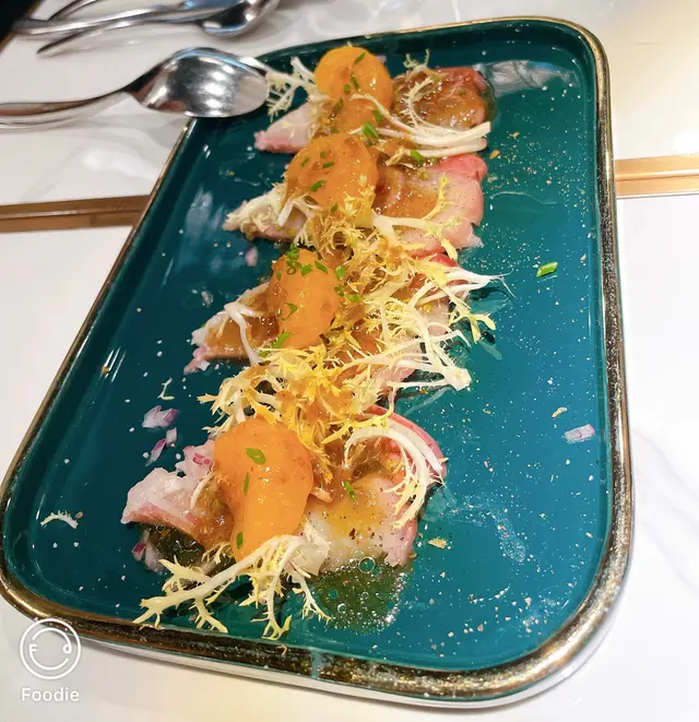 意式薄切油甘魚配橘子甜醋