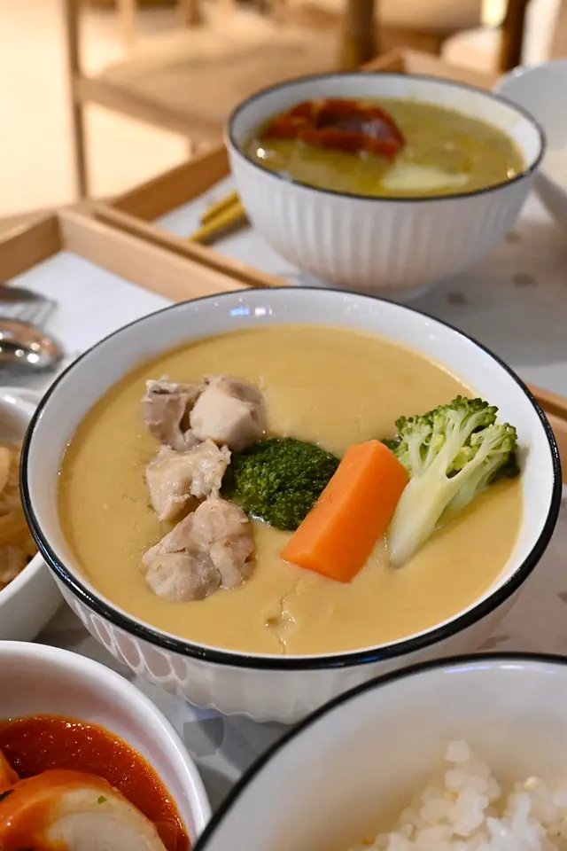 北海道產甜粟雞肉豆乳湯