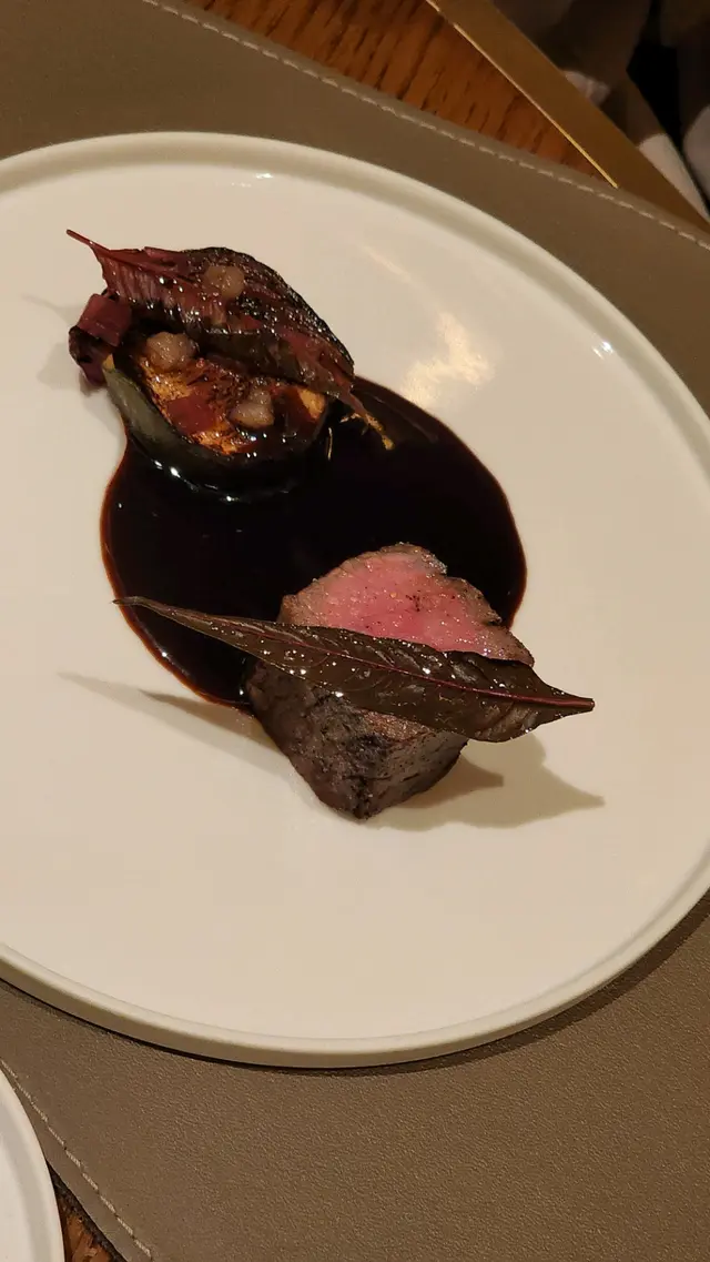 日本有田和牛配 紅洋蔥 黑蒜 上海醋汁