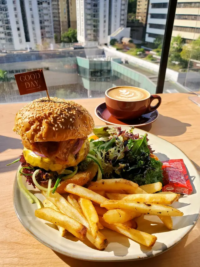 爽瓜瓜熔岩手打牛肉芝士漢堡（特調花生醬）