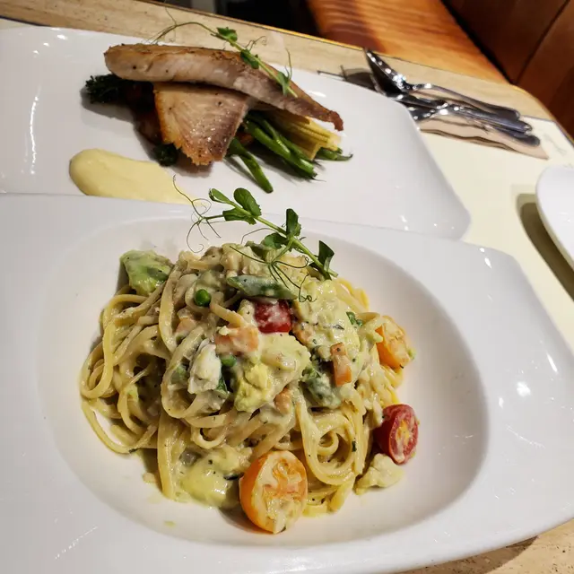 牛油果蟹肉扁意粉