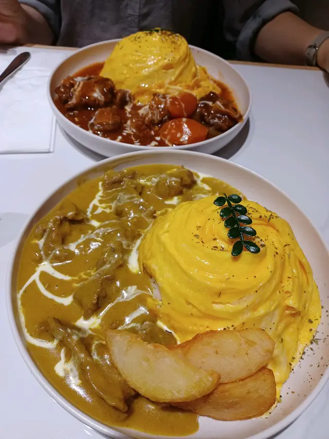 咖哩牛腩蛋包飯
