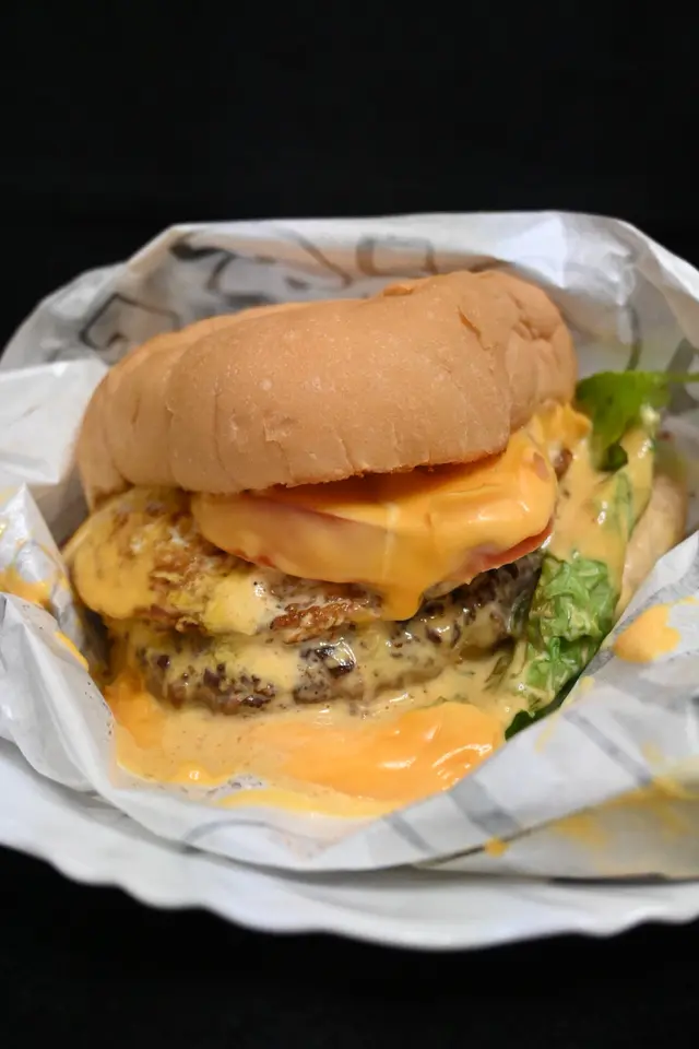 雙層芝士漢堡+雞蛋