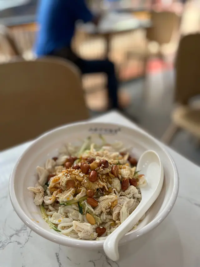 冷撈手撕雞米線