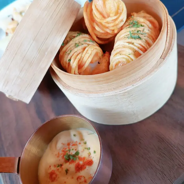 越式炸網紋春卷配泡椒蛋黃醬