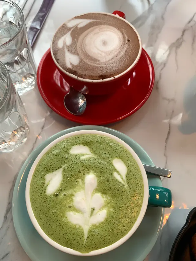 Matcha latte + chocolate latte