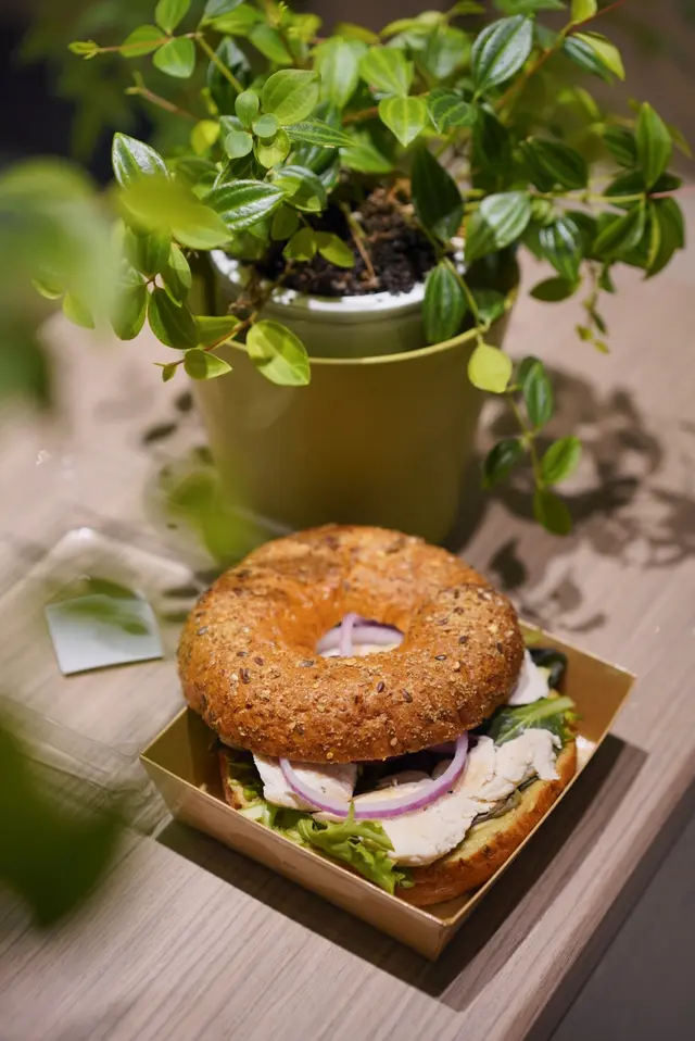 牛油果雞肉貝果