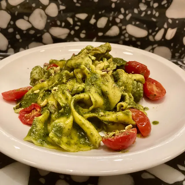 Farfalle Prawns & Pesto