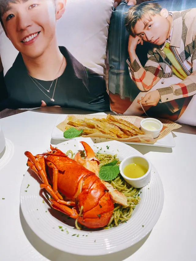 活龍蝦意粉配蒜香青醬意粉  可選其他醬汁