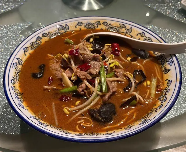 四川麻辣水煮牛肉麵