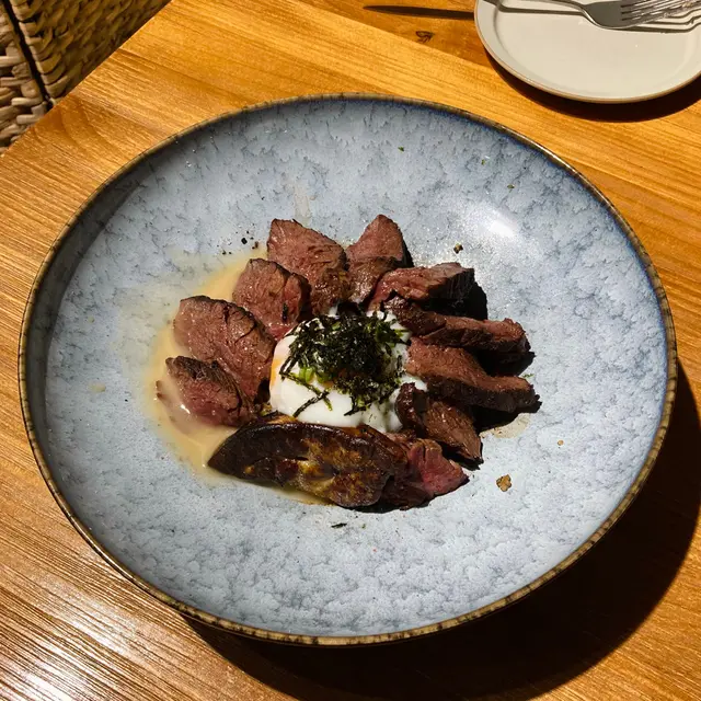 鰹魚熟成封門牛柳,香煎鵝肝,溫泉蛋配黑松露炊飯