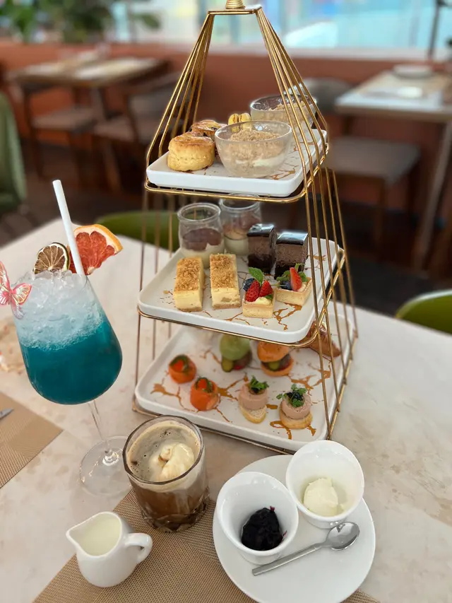 Indulgent Afternoon Tea Set