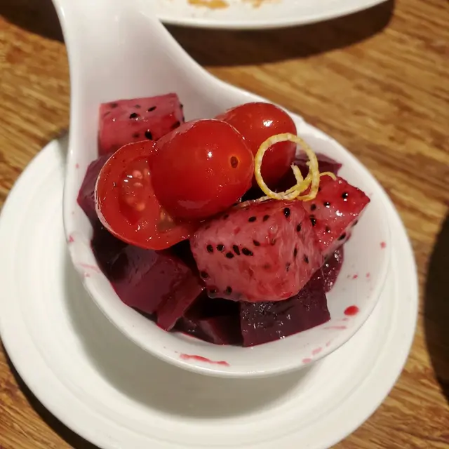 紅菜頭火龍果配意大利黑醋