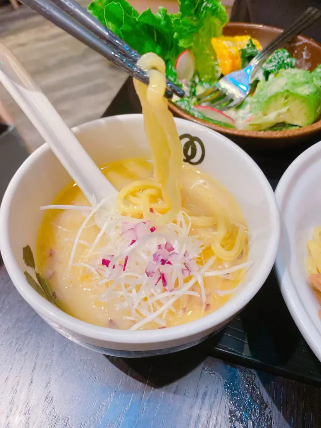 牛肝茵鷄白湯沾麵