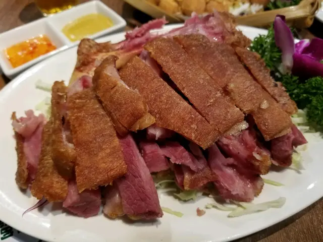 楚撚記原隻脆皮炸豬手