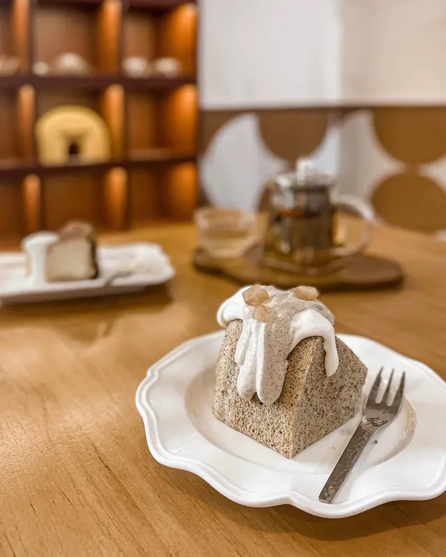 伯爵茶戚風配糖漬蘋果粒