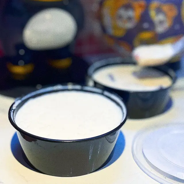 一樣都係牛奶燉雪燕，不過今次就揀咗紅棗杞子