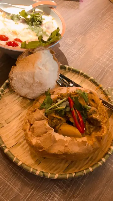 巨型面包酿咖喱牛腩