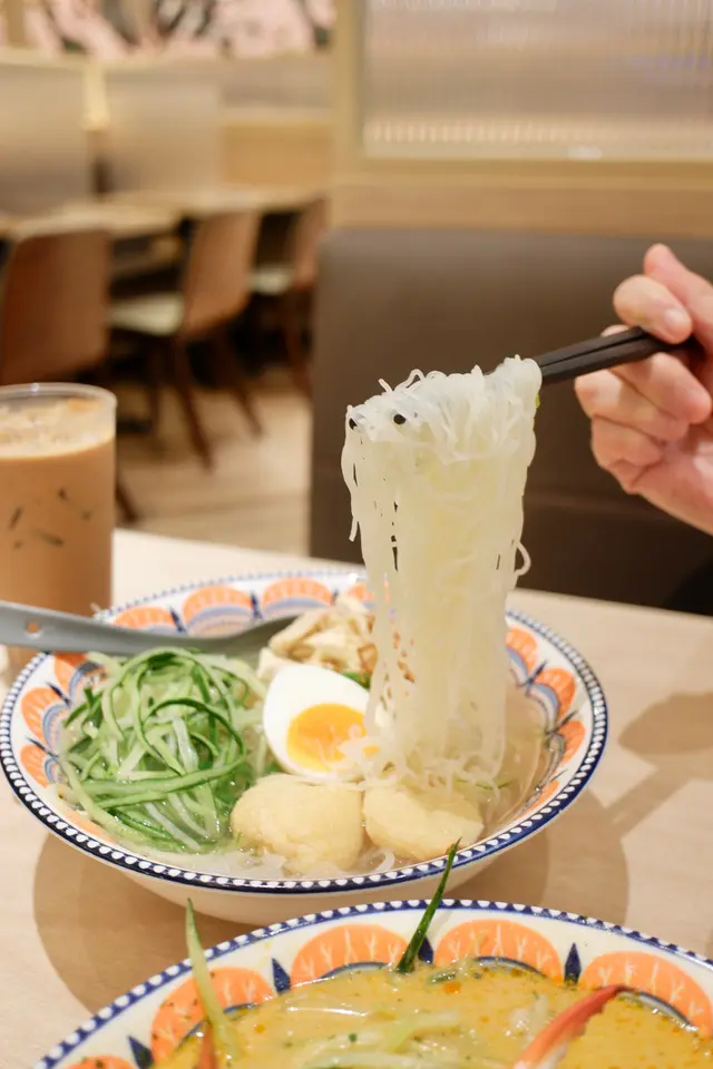 海南雞絲湯米粉