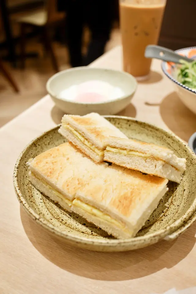 咖吔多士配溫泉蛋