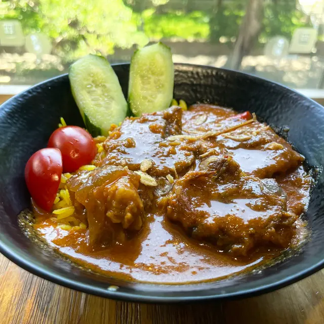 巴東牛肉配金貝飯