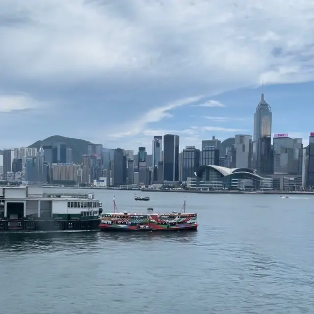維港景色，藍天白雲