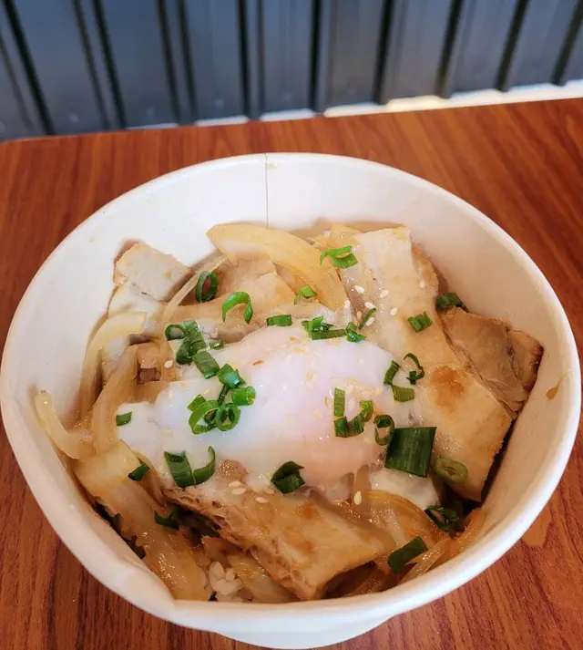 日式生薑豚肉配溫泉玉子丼