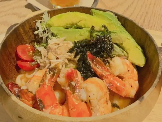龍蝦湯配牛油果大蝦稻庭烏冬