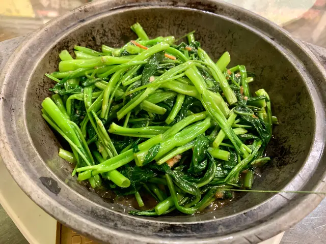 鹹魚茸飛天通菜