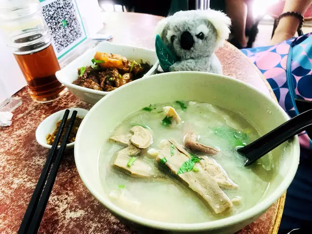 淨食（大）胡椒湯底.湯底胡椒唔夠濃.得個鹹味.豬什比前細件咗.😋😋