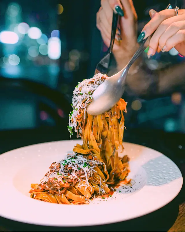 鴨肉自家製意大利幼麵、黑朱古力 、意大利清乳酪