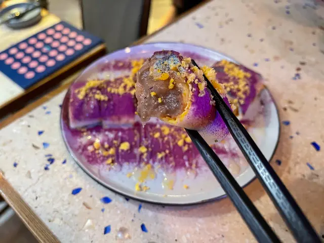 髒髒芋泥鹹蛋黃蛋餅